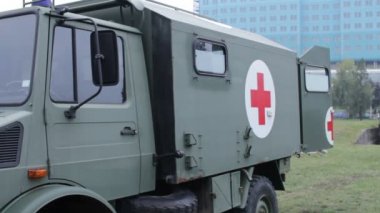 Açık askeri ambulans araç