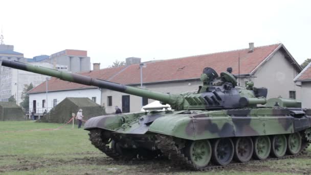 Military tank is standing still — Stock Video