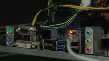 Bilgisayarın arka tarafı