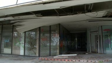 6 atış karışımı terk, alışveriş merkezi harap