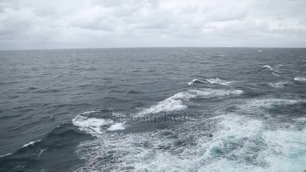 Mar turbulento en el océano — Vídeos de Stock