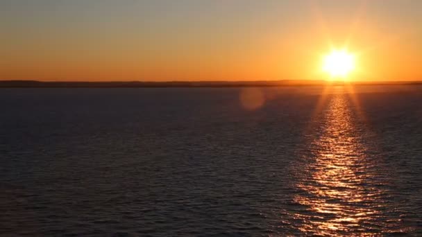 Beautiful sunset at sea, zoom out — Stock Video