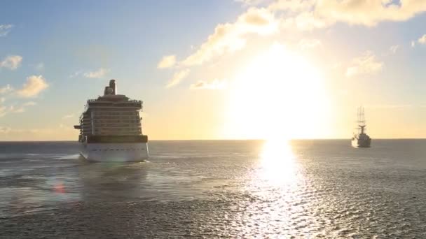 Groot schip in de Oceaan — Stockvideo