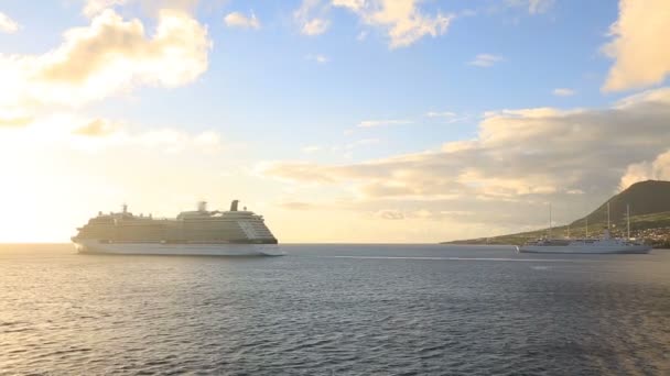 Cruiser och vit ship två skott, Saint Kitts, del 1 — Stockvideo