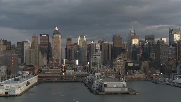 Clouds over New York harbor,part 1 — Stock Video