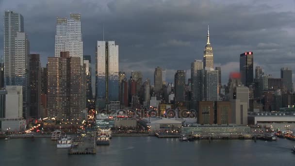 Облако над Нью-Йорком — стоковое видео
