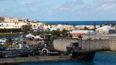 Siyah Bermuda dokta gemisiyle