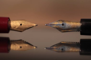 Çelik ve altın Hazretleri dolma kalem