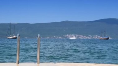 Deniz huzurlu su yatlar