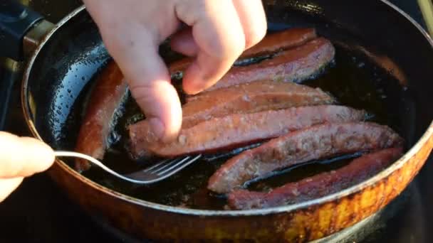 Dois tiros de preparar salsichas — Vídeo de Stock