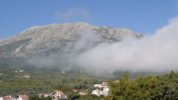 Nuages dans la vallée, laps de temps — Video