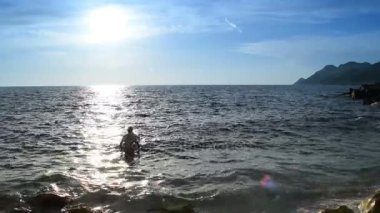 iki sakin deniz içinde silüeti
