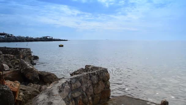 Müstahkem beach yakınındaki sakin deniz — Stok video