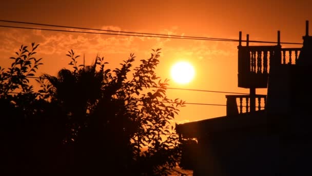 Accelererad footage av gula och orange solnedgång — Stockvideo