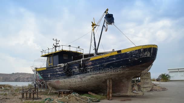 Old dilapidated boat on the mainland — Stock Video