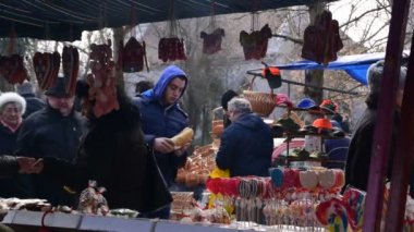 bir durak renkli şekerler ve lolipop fuarda, Belo Blato, Voyvodina, Sırbistan, 12 Mart 2017 ile tatlılar.