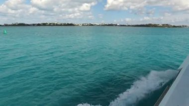 Bermuda Adaları, parlak mavi deniz dalgaları yelken
