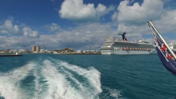 Zeilen in de buurt van de Bermuda eilanden-sightseeing tour en het cruiseschip — Stockvideo