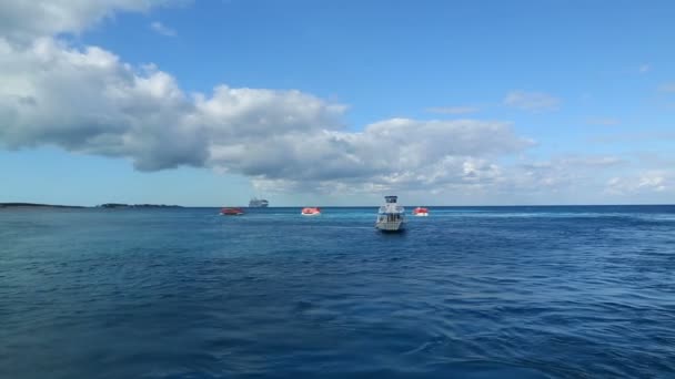 Exkursionskreuzfahrt in der Nähe der Bahamas — Stockvideo