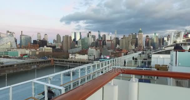 4k, beschleunigte Vido, das Schiff im Hafen von New York, USA-New York-Juli 2016. — Stockvideo