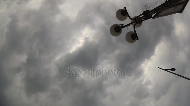 Street lamps and passing clouds, time lapse — Stock Video