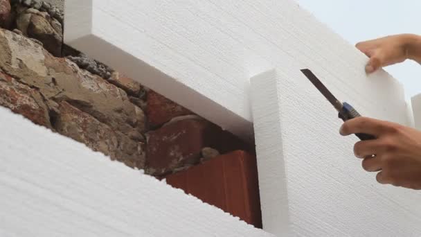 Instalasi dari insulasi styrofoam di dinding — Stok Video