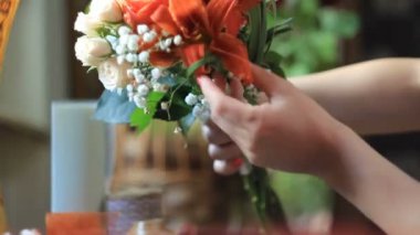 Gelin buketi çiçek dükkanında yapma