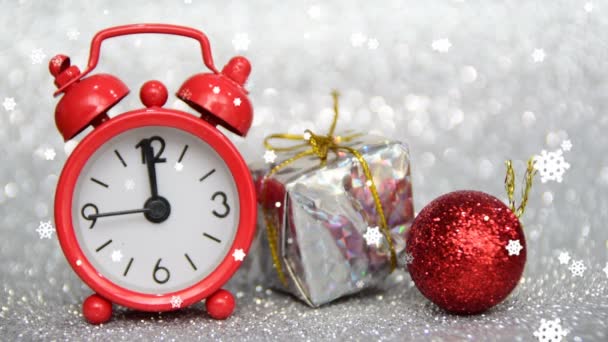 Rode Avond Horloge Telt Seconden Middernacht New Year Kerstdecoratie Met — Stockvideo