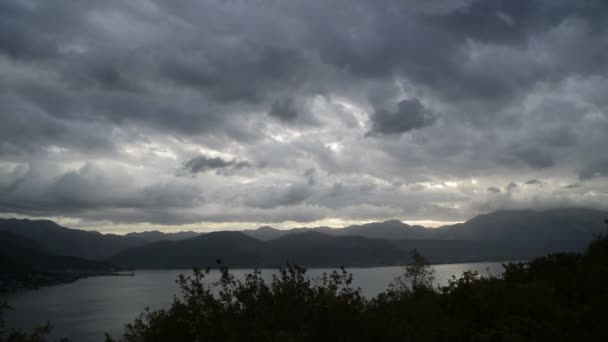 Escena Dramática Nubes Capa Sobre Bahía — Vídeo de stock