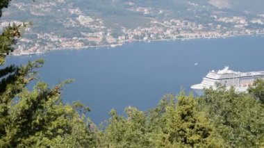 Zaman atlamalı Msc, bağlantı noktasına - 28 Ağustos 2017 Kotor Koyu'nun Karadağ yelken gemisi