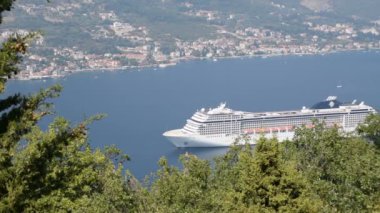 Msc cruise gemi bağlantı noktasına - 28 Ağustos 2017 Kotor Koyu'nun Karadağ yelken
