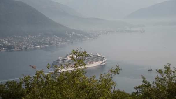 Saída Navio Cruzeiro Norueguês Agosto 2017 Bay Kotor Montenegro — Vídeo de Stock