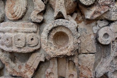 Duvardaki Maya harabelerini süsleme