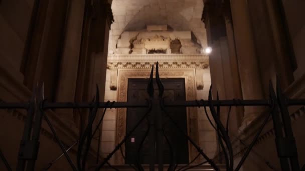 Είσοδο Του Παλατιού Του Διοκλητιανού Νύχτα Σπλιτ Κροατία Κλίση Επάνω — Αρχείο Βίντεο