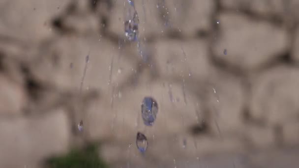 Wassertropfen Fallen Aus Dem Wasserhahn — Stockvideo