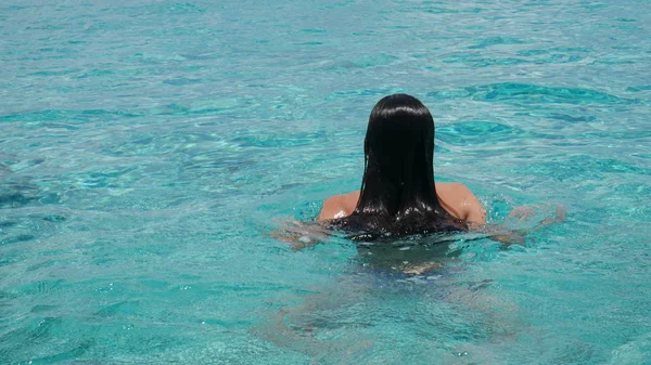 Black Hair Girl Swims Blue Sea Shot Back Cozumel Mexico — Stock Photo, Image