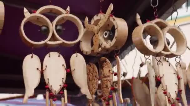 Owl Form Dekoration Hängande Gatan Marknaden — Stockvideo