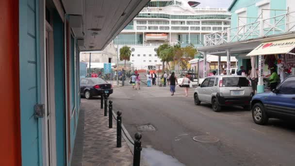 Bahamas Setembro 2017 Pessoas Tráfego Perto Terminal Cruzeiros — Vídeo de Stock