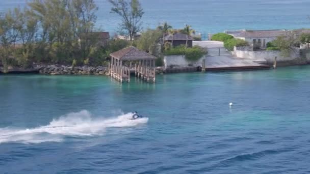 Man Rider Vattenskoter Bahamas Augusti 2017 — Stockvideo