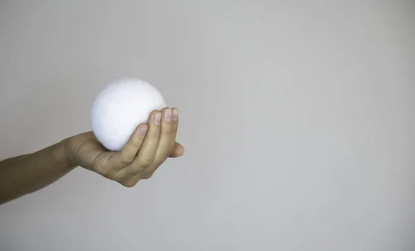 Falsk Snöboll Kvinnlig Hand Vit Bakgrund — Stockfoto