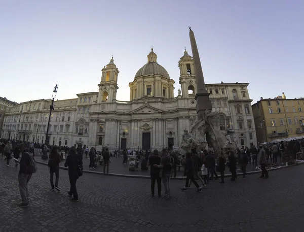 Roma Talya Nisan 2019 Turistler Piazza Navona Roma Talya Yürüyorlar — Stok fotoğraf