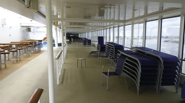 Kötü yolculuk zamanı. Boş yolcu gemisi. Bomboş. İnsan yok. Hiç kimse. Coronavirus nedeniyle yolcu gemisi (yolcu olmadan) boş. Yolcu gemileri Coronavirus 'un kapanması. İşletmeler kapandı. Dünyaya korona virüsü bulaştı.. 