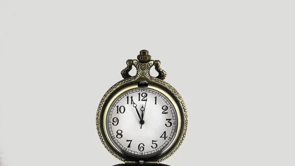 Minuten Vor Uhr Auf Einer Alten Vintage Taschenuhr Auf Weißem — Stockfoto