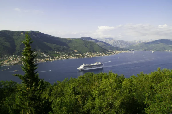 Panorama Zatoki Kotor Podczas Rejsu Statkiem Wycieczkowym Emerald Princess Princess — Zdjęcie stockowe