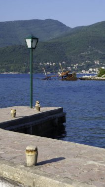  Gül Köyü, Lustica yarımadası, Kotor Körfezi, Karadağ, Avrupa.
