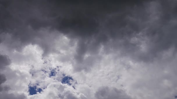 Μαύρα Σύννεφα Καλύπτουν Τον Ουρανό — Αρχείο Βίντεο