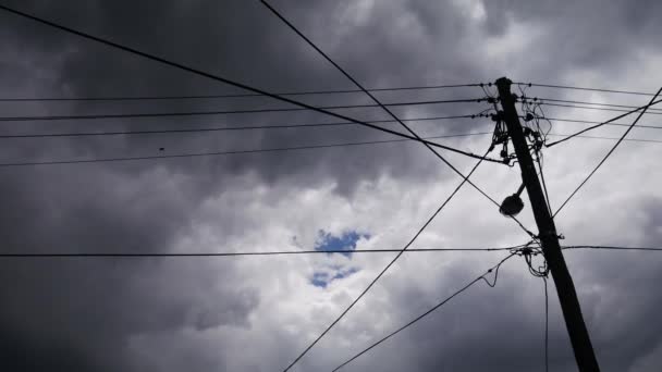 Strommast Und Stürmischer Himmel Zeitraffer — Stockvideo