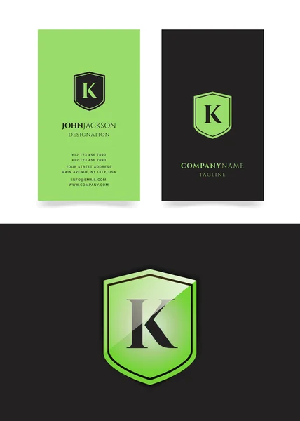 K letra logo en escudo — Vector de stock