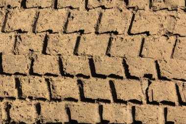 Ağır kamyon lastik parça kumlu yüzey