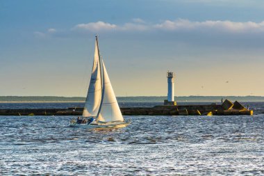 Zevk tekne Limandan denize yelken